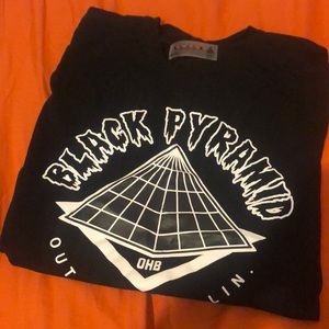 Chris Browns Black pyramid out here ballin t shirt